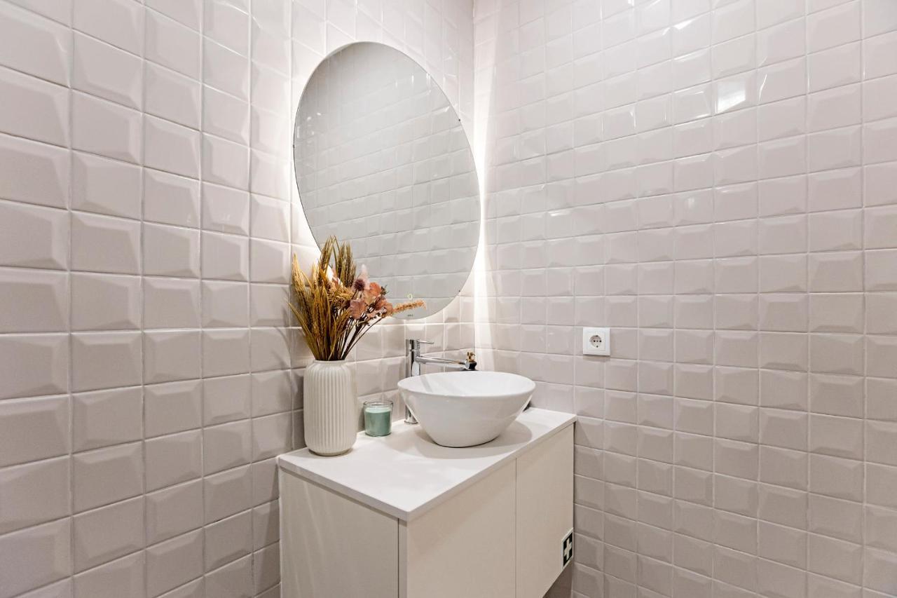 31 Janeiro 157 - Stylish 1Br W/ Ac & Balcony By Lovelystay Porto Kültér fotó